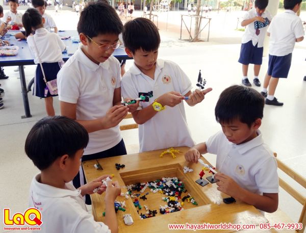 เด็กๆ กำลังเล่นตัวตัวเสริมทักษะอโซบล็อค ASOBLOCK ของเล่นแบบใหม่จากญี่ปุ่น อย่างสนุกสนาน