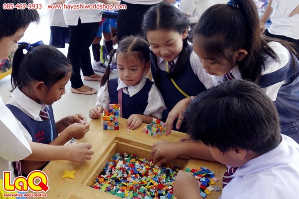 เด็กๆ เกลุ่มนี้กำลังพลิดเพลินกับการเล่นตัวต่อลาคิว LaQ ตัวต่อเสริมพัฒนาการเด็กจากญี่ปุ่น ช่วยเสริมสร้าง IQ และ EQ พัฒนากล้ามเนื่อมัดเล็ก